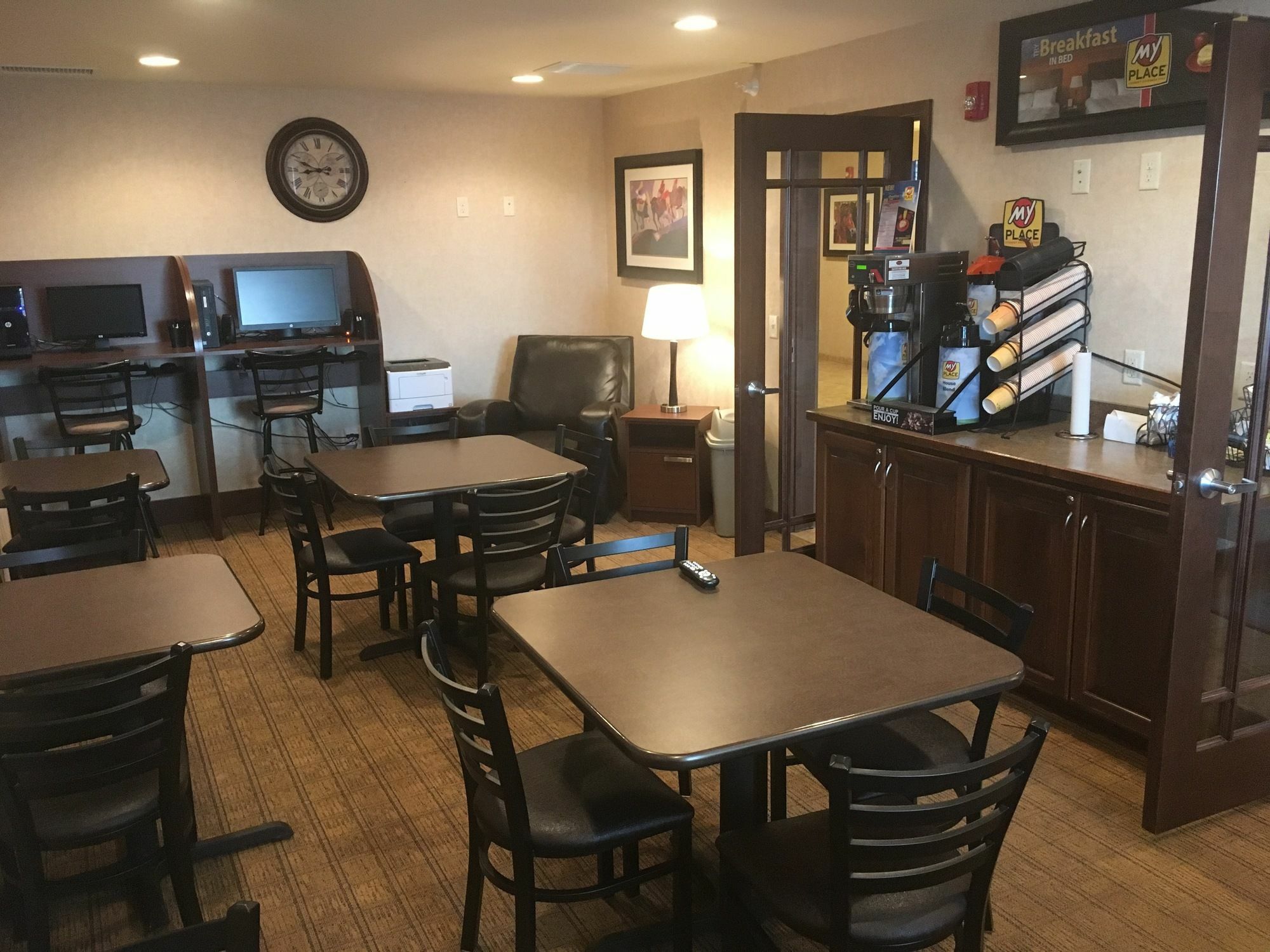 My Place Hotel-Dickinson, Nd Экстерьер фото